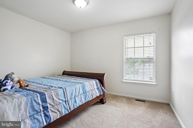 14 CAMBRIDGE LN, Berlin, NJ 08009