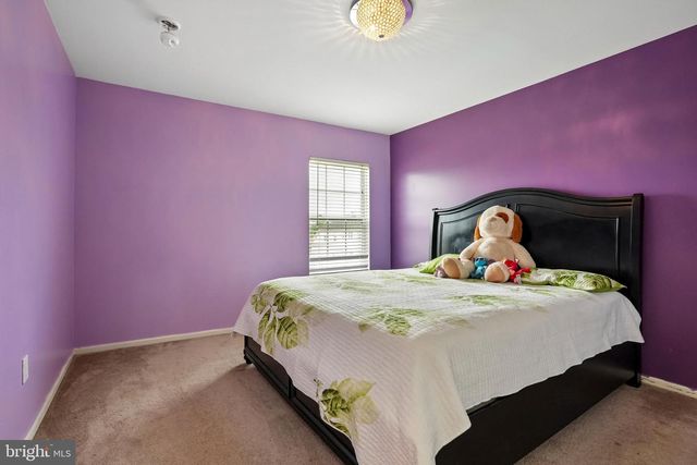 14 CAMBRIDGE LN, Berlin, NJ 08009