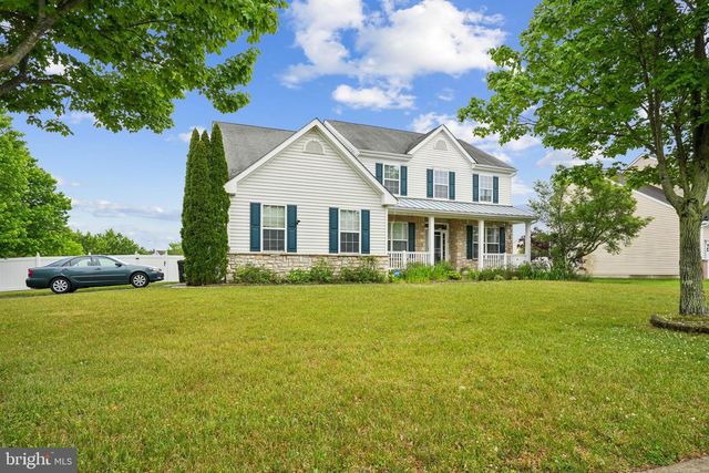 14 CAMBRIDGE LN, Berlin, NJ 08009