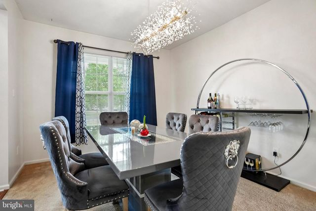 14 CAMBRIDGE LN, Berlin, NJ 08009