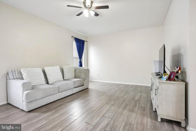 14 CAMBRIDGE LN, Berlin, NJ 08009
