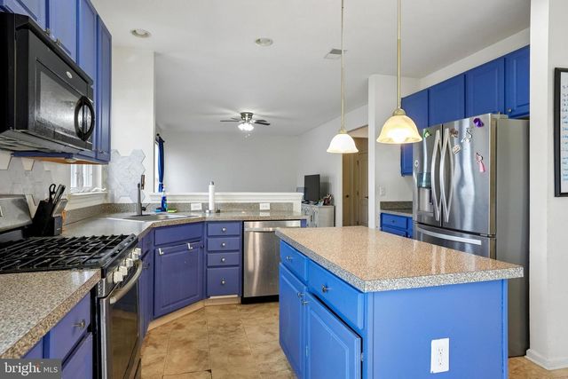 14 CAMBRIDGE LN, Berlin, NJ 08009