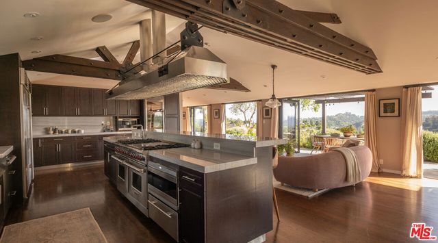 7840 Torreyson Drive, Los Angeles, CA 90046