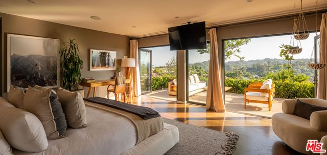 7840 Torreyson Drive, Los Angeles, CA 90046