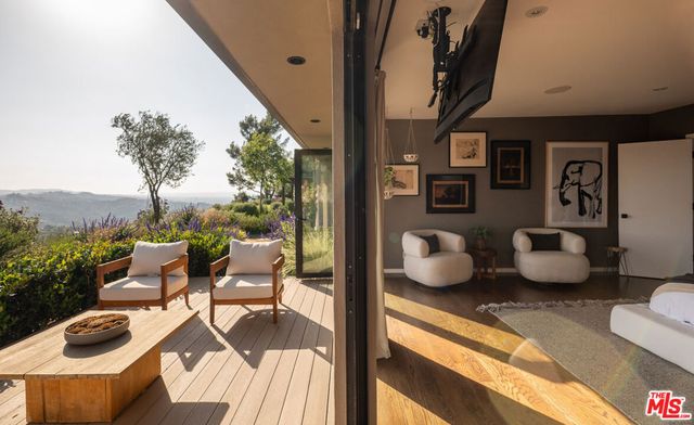 7840 Torreyson Drive, Los Angeles, CA 90046