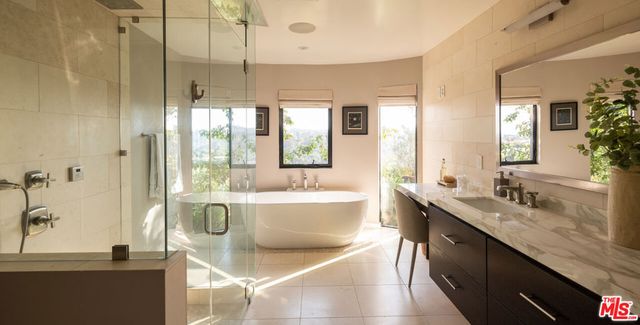 7840 Torreyson Drive, Los Angeles, CA 90046