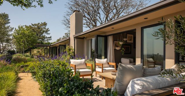7840 Torreyson Drive, Los Angeles, CA 90046
