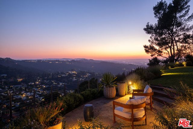 7840 Torreyson Drive, Los Angeles, CA 90046