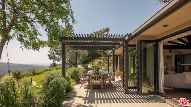 7840 Torreyson Drive, Los Angeles, CA 90046
