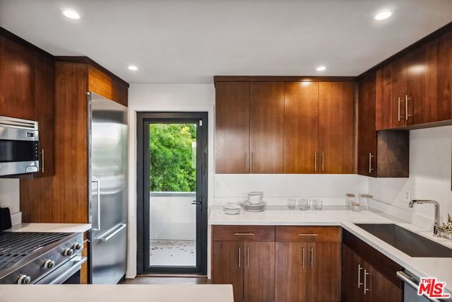 7840 Torreyson Drive, Los Angeles, CA 90046
