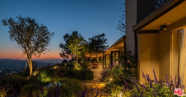7840 Torreyson Drive, Los Angeles, CA 90046