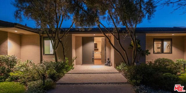 7840 Torreyson Drive, Los Angeles, CA 90046