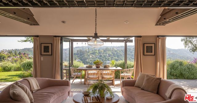 7840 Torreyson Drive, Los Angeles, CA 90046