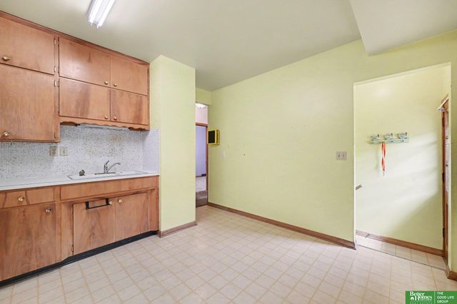 3212 Oak Street, Omaha, NE 68105