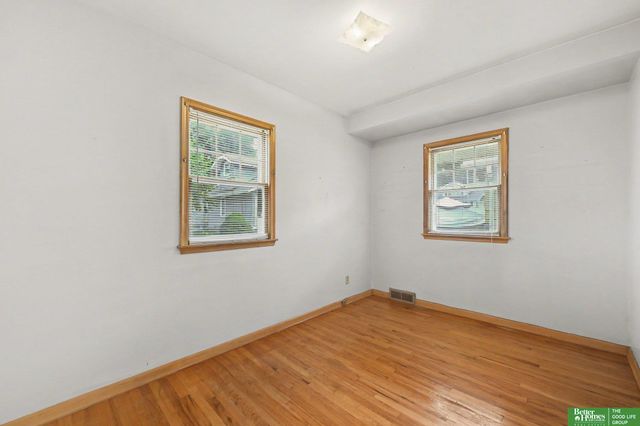 3212 Oak Street, Omaha, NE 68105