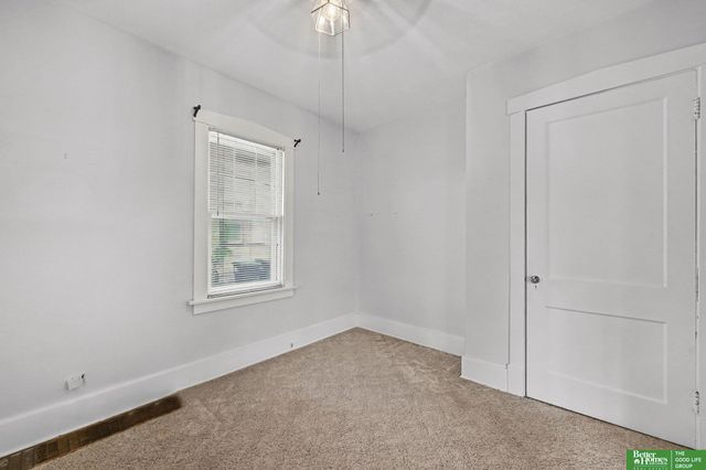 3212 Oak Street, Omaha, NE 68105