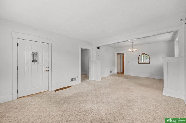 3212 Oak Street, Omaha, NE 68105