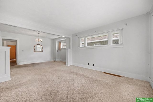 3212 Oak Street, Omaha, NE 68105