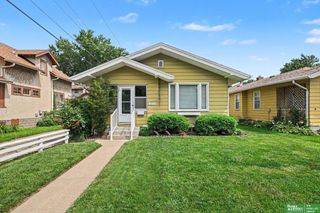 3212 Oak Street, Omaha, NE 68105