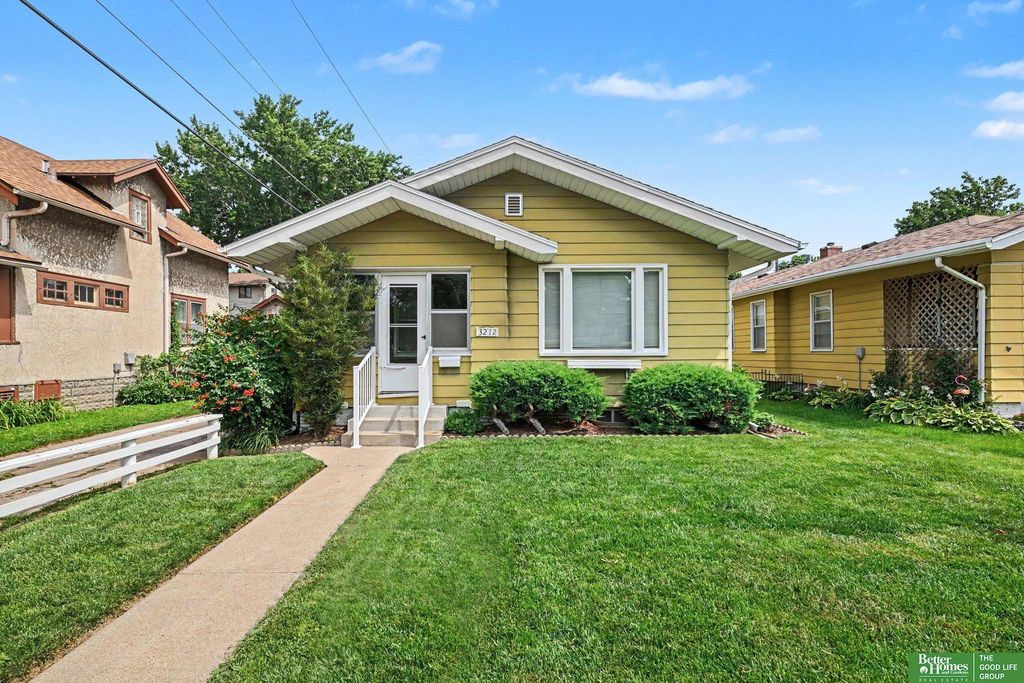 3212 Oak Street, Omaha, NE 68105