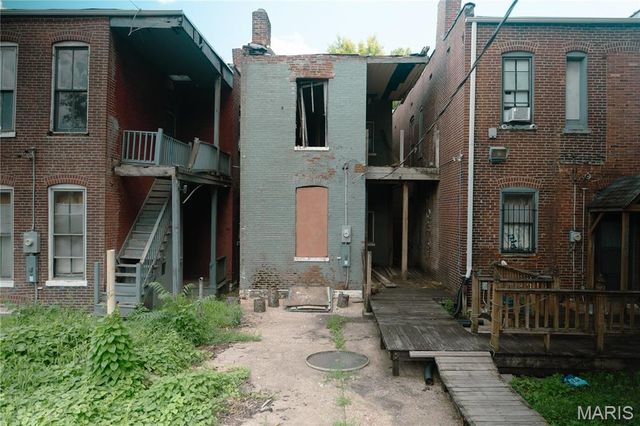3955 N 11th Street, St Louis, MO 63107