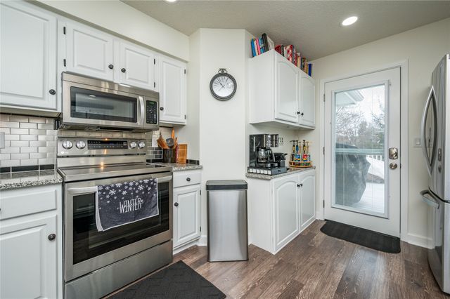 5304 Brookview Drive, West Des Moines, IA 50266