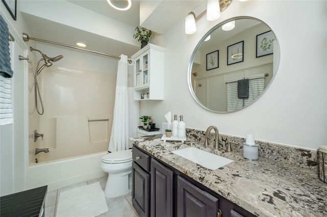 5304 Brookview Drive, West Des Moines, IA 50266