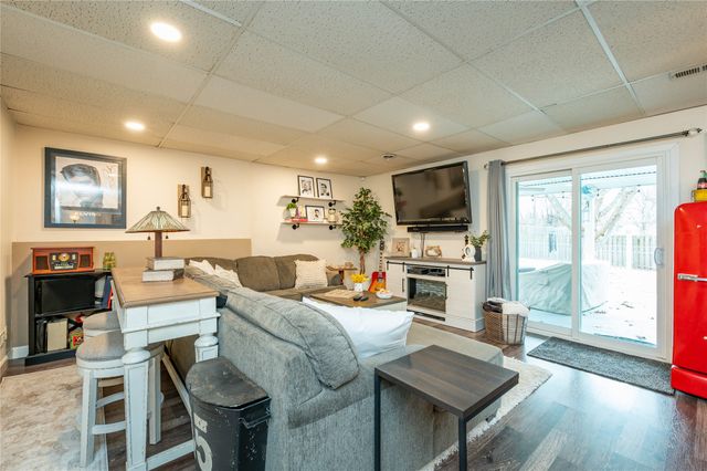 5304 Brookview Drive, West Des Moines, IA 50266