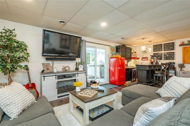 5304 Brookview Drive, West Des Moines, IA 50266