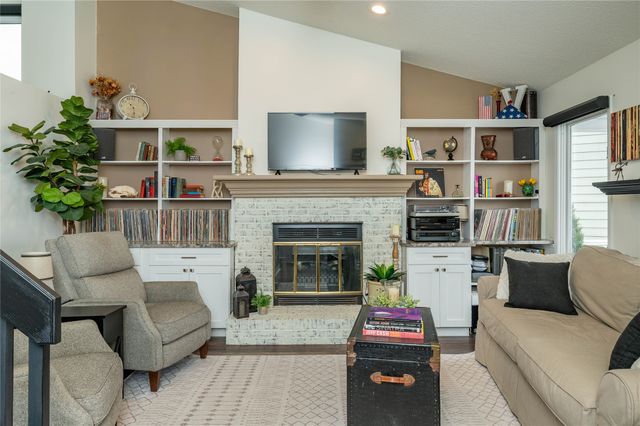 5304 Brookview Drive, West Des Moines, IA 50266