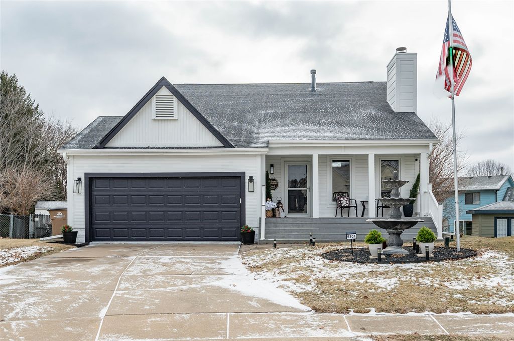 5304 Brookview Drive, West Des Moines, IA 50266