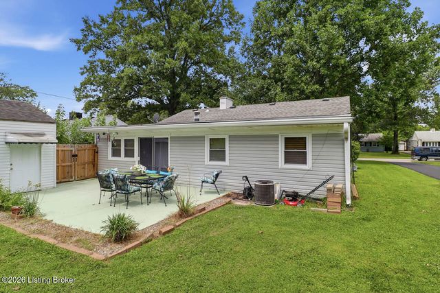 229 Flamingo Dr, Louisville, KY 40218