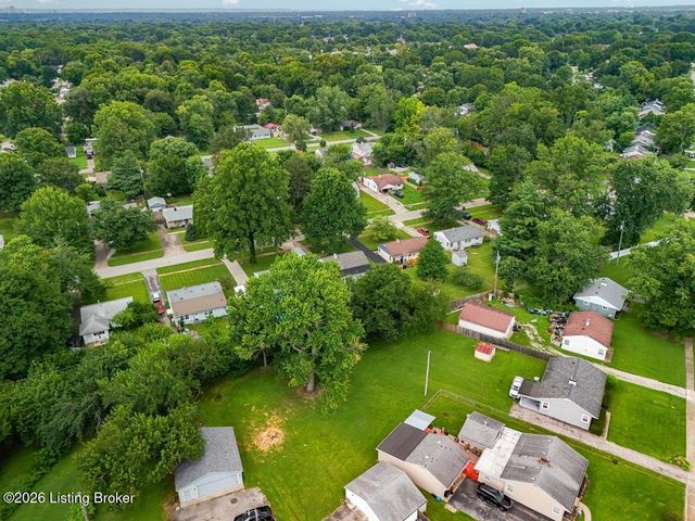 229 Flamingo Dr, Louisville, KY 40218