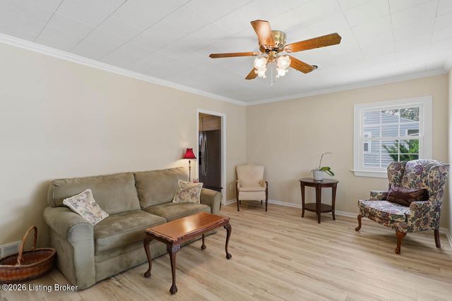 229 Flamingo Dr, Louisville, KY 40218