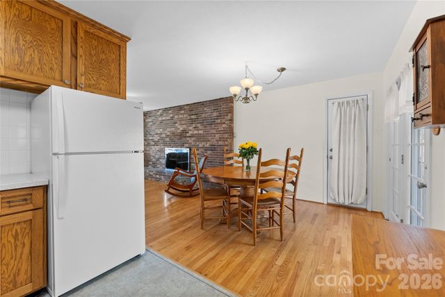 879 New Haw Creek Road, Asheville, NC 28805