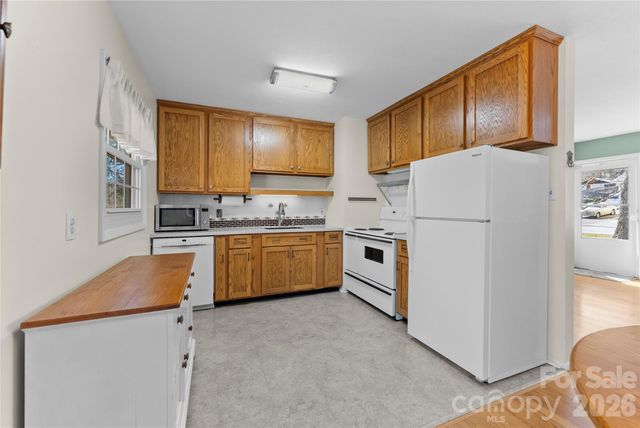 879 New Haw Creek Road, Asheville, NC 28805