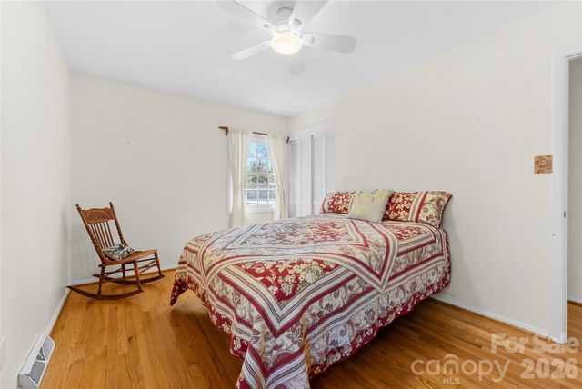 879 New Haw Creek Road, Asheville, NC 28805