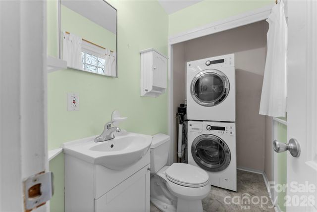 879 New Haw Creek Road, Asheville, NC 28805