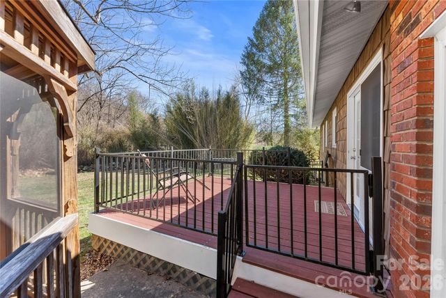 879 New Haw Creek Road, Asheville, NC 28805
