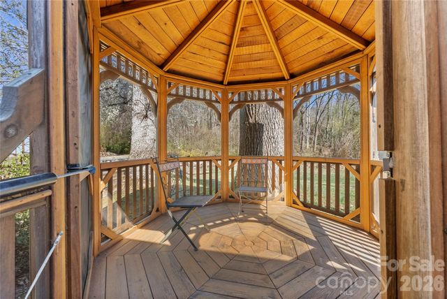 879 New Haw Creek Road, Asheville, NC 28805