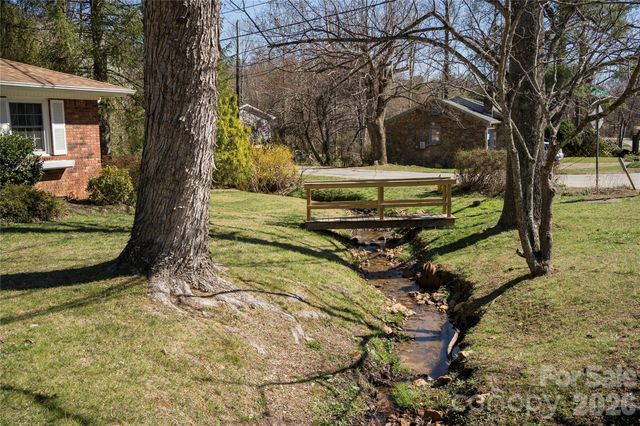 879 New Haw Creek Road, Asheville, NC 28805
