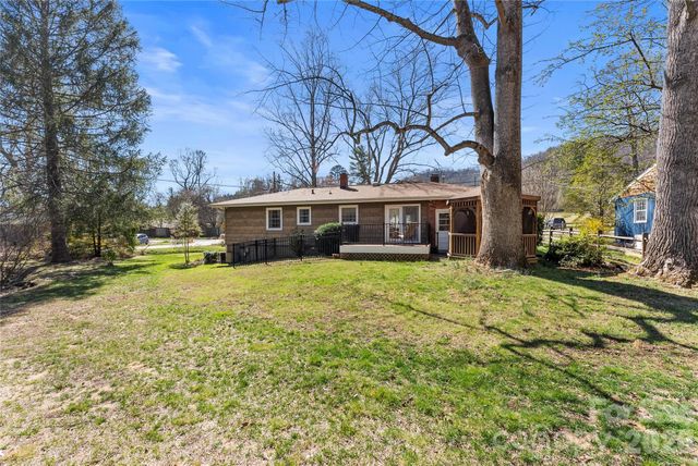 879 New Haw Creek Road, Asheville, NC 28805