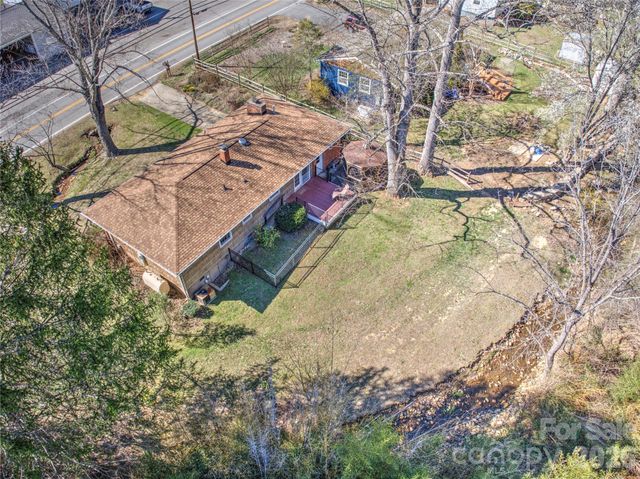 879 New Haw Creek Road, Asheville, NC 28805