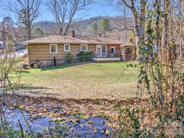 879 New Haw Creek Road, Asheville, NC 28805