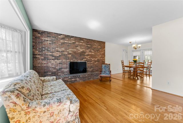 879 New Haw Creek Road, Asheville, NC 28805