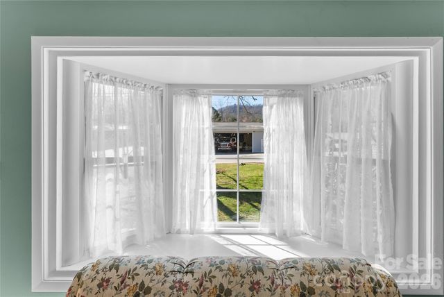 879 New Haw Creek Road, Asheville, NC 28805