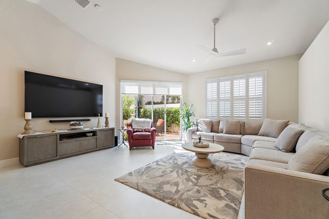 45 Via Verona, Palm Beach Gardens, FL 33418