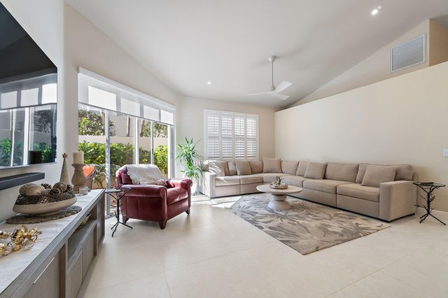45 Via Verona, Palm Beach Gardens, FL 33418