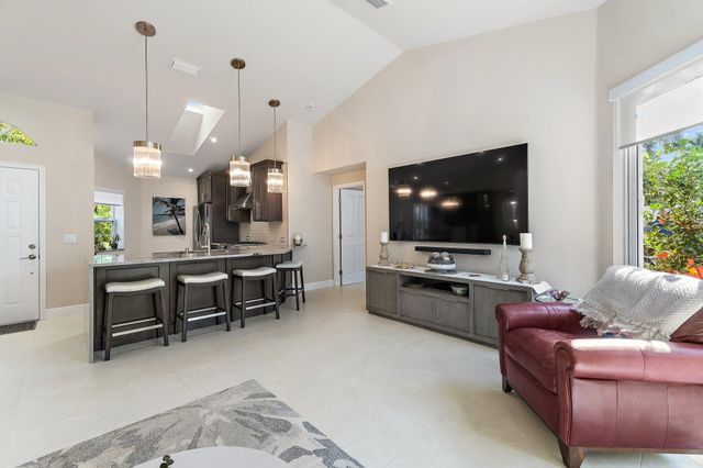 45 Via Verona, Palm Beach Gardens, FL 33418
