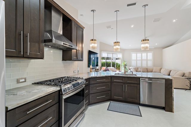 45 Via Verona, Palm Beach Gardens, FL 33418